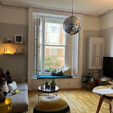 Gorgeous 2 Bedroom Flat In Charming Swiss Cottage 런던 외부 사진