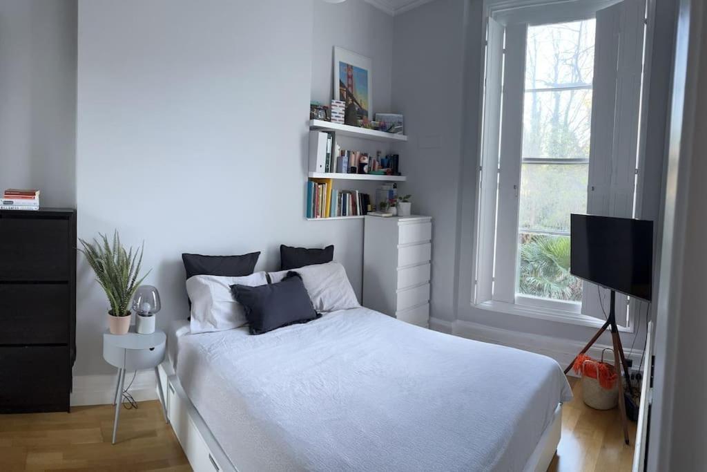 Gorgeous 2 Bedroom Flat In Charming Swiss Cottage 런던 외부 사진